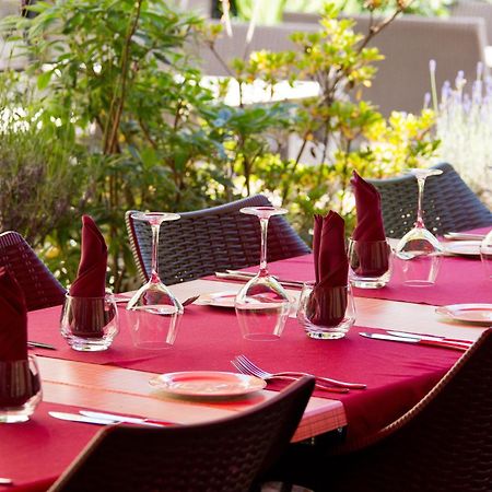 Logis Hotel-Restaurant Le Chene Vert Saint-Pourçain-sur-Sioule Exterior photo