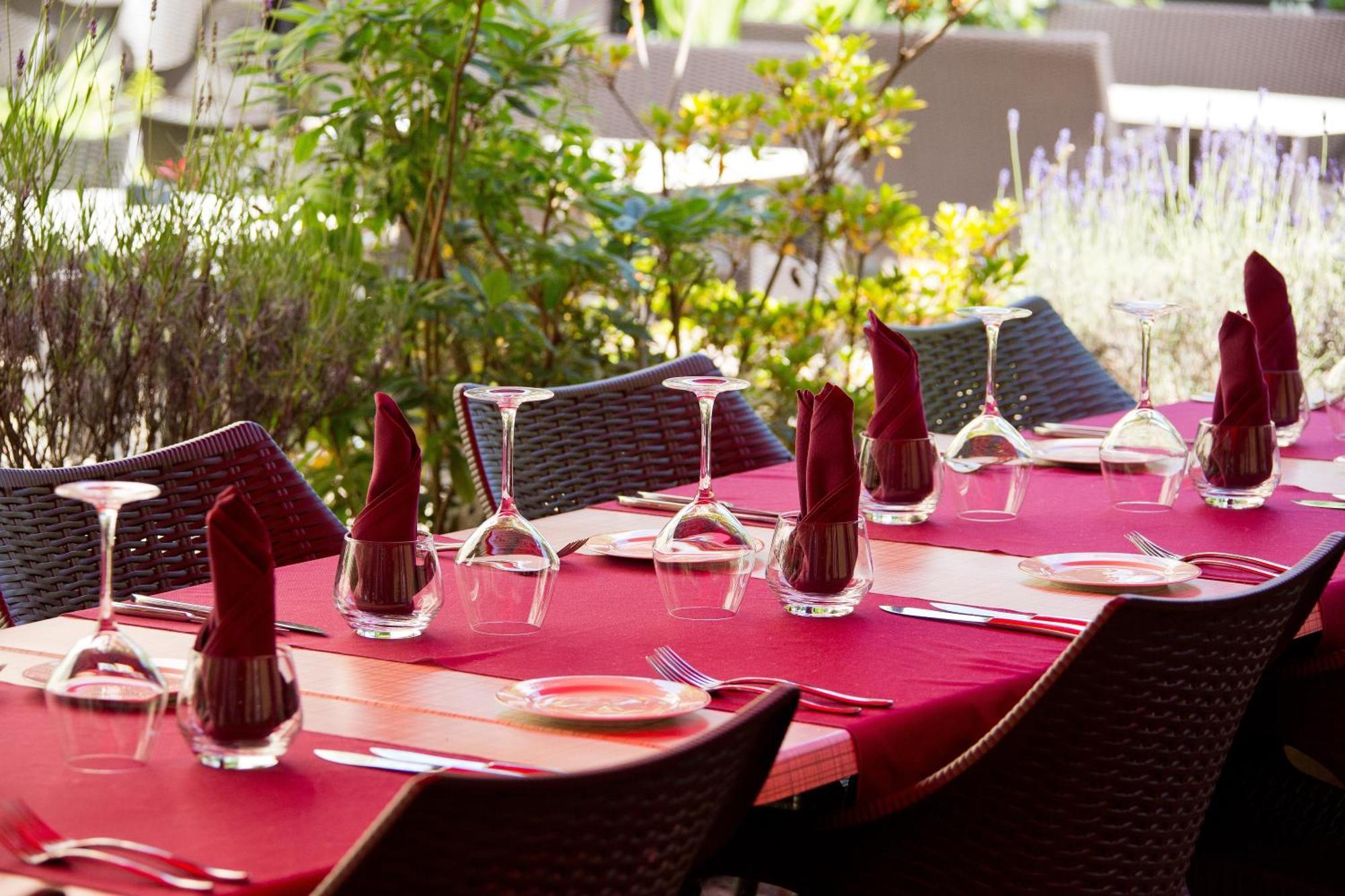 Logis Hotel-Restaurant Le Chene Vert Saint-Pourçain-sur-Sioule Exterior photo